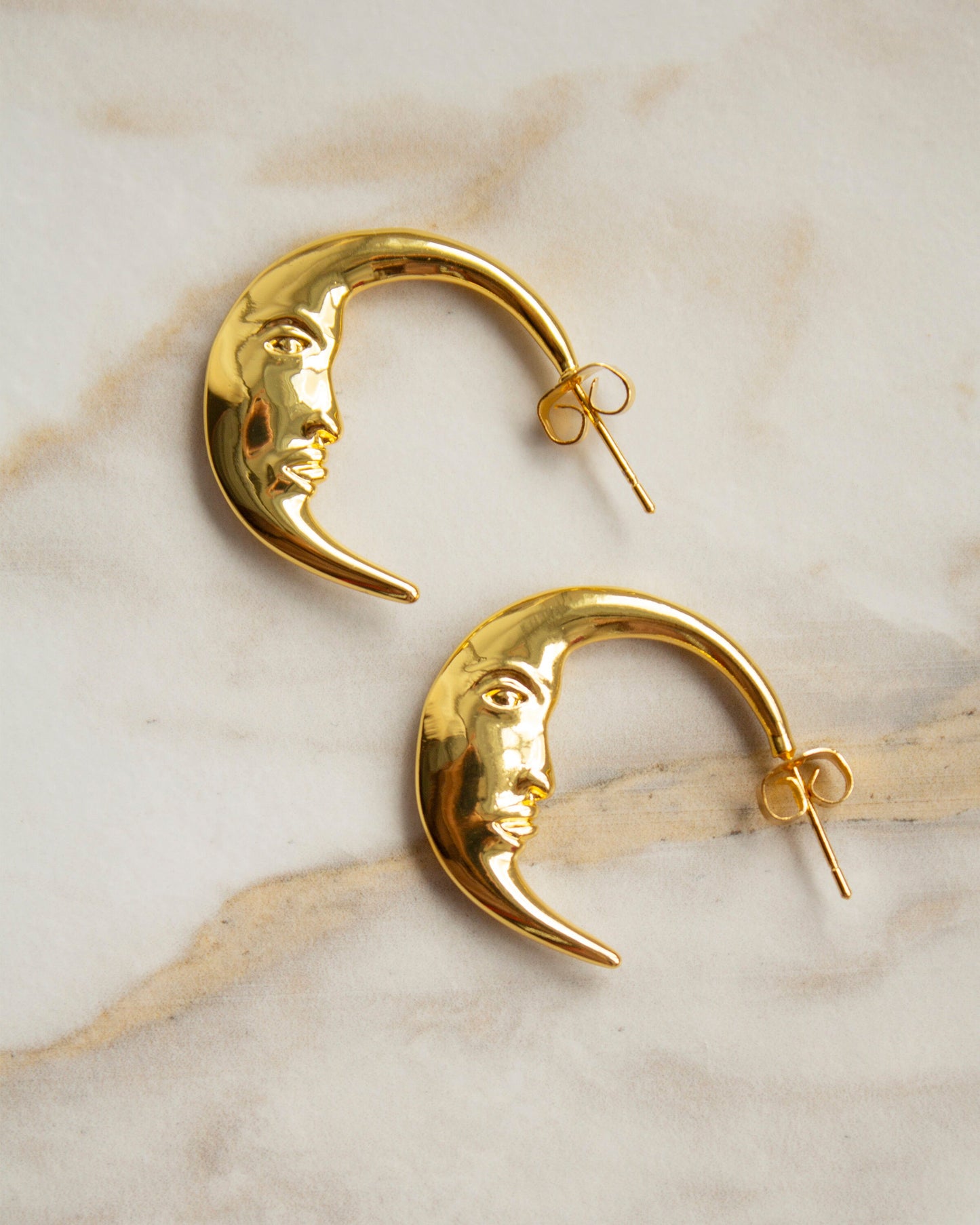 Nalani Gołd Crescent Moon Stud Earrings