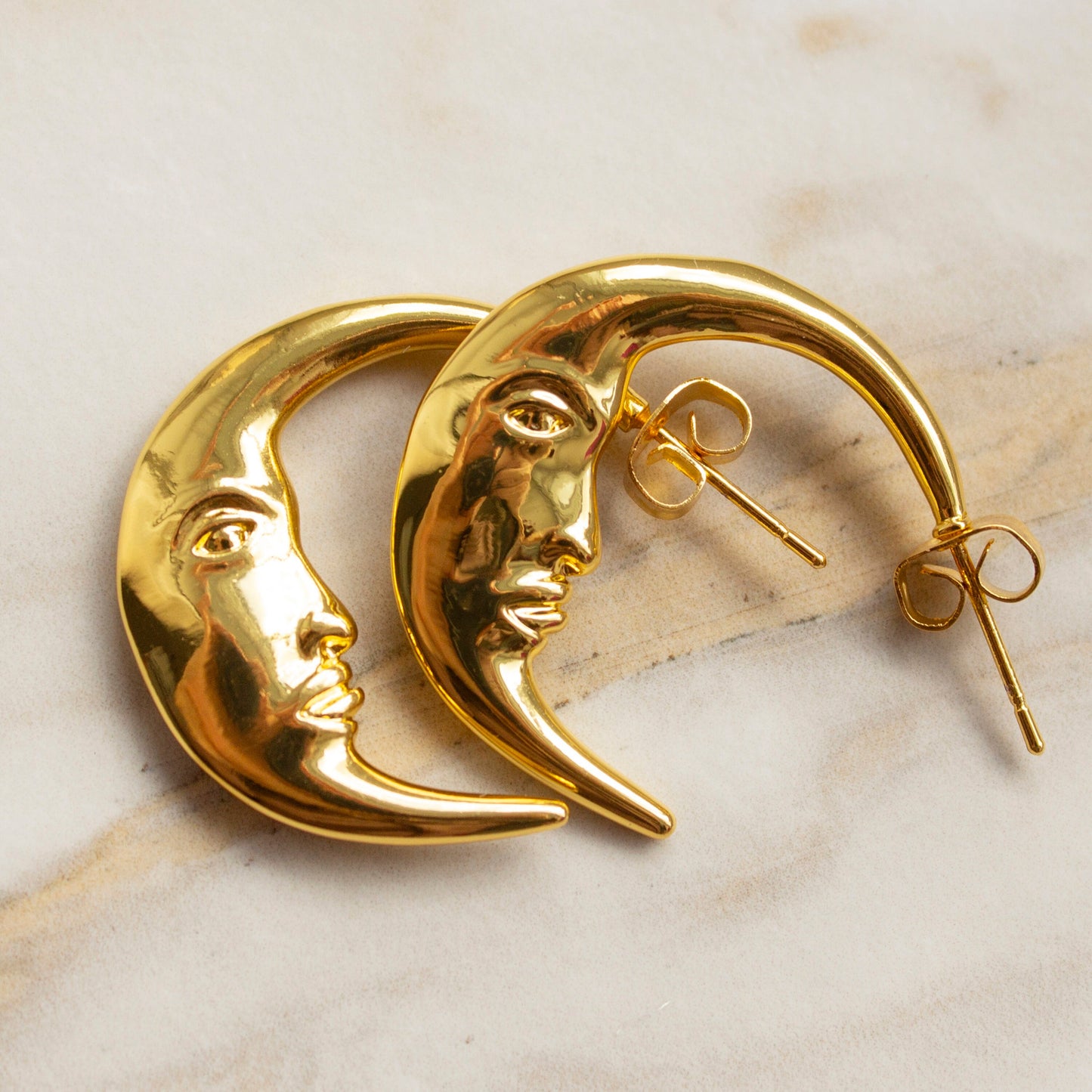 Nalani Gołd Crescent Moon Stud Earrings